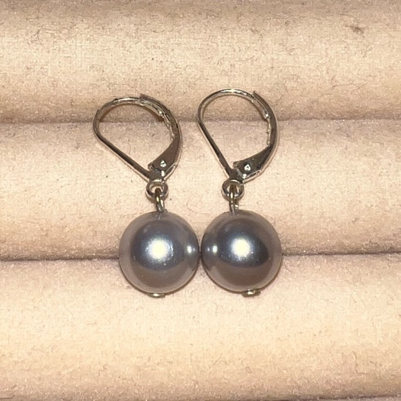 Vintage Jewelry - Vintage Silver Tone Gray Faux Pearl Leverback Earrings